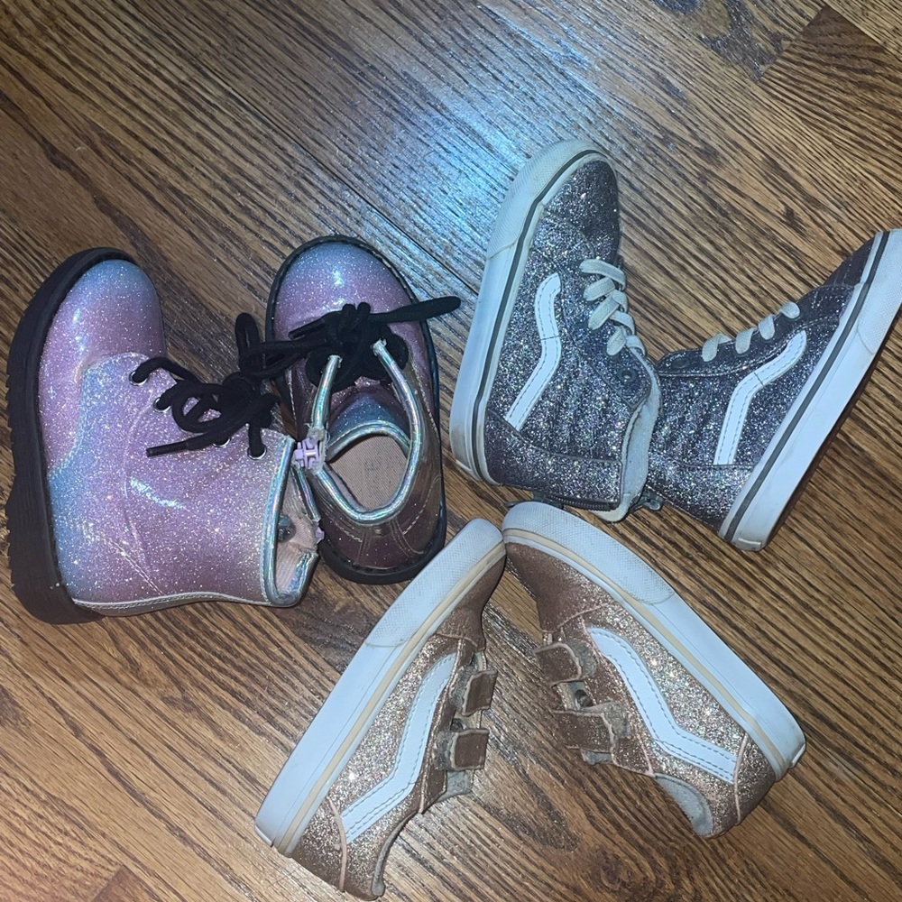 Used toddler tennis and boots. Tennis need to be cleaned. Boots in excellent con